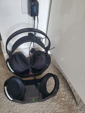 Sony Wireless Over-Ear Headphones in Black 2 Rf Radio Transmiters Works